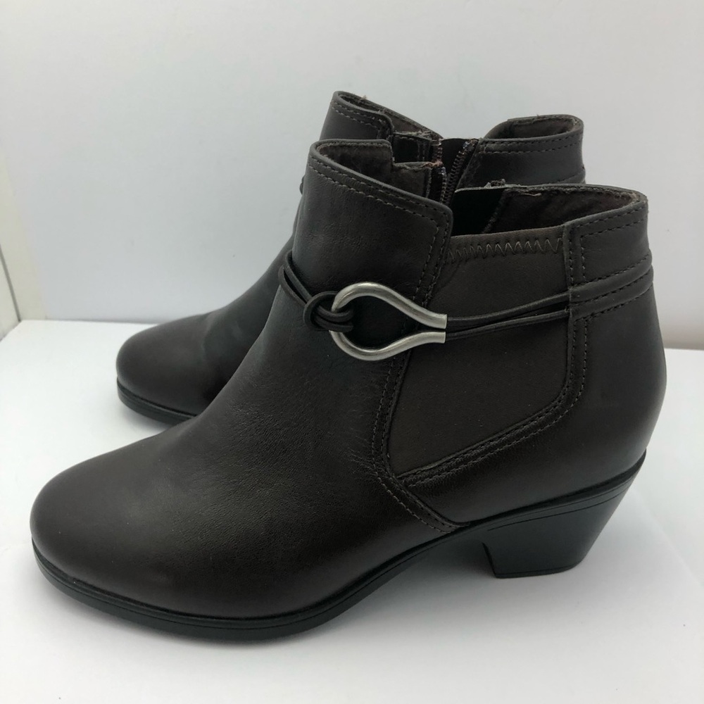 Clarks Women's Emily 2 Kaylie Brown Leather Heeled Booties Boots 6 US EUC - Picture 2 of 16